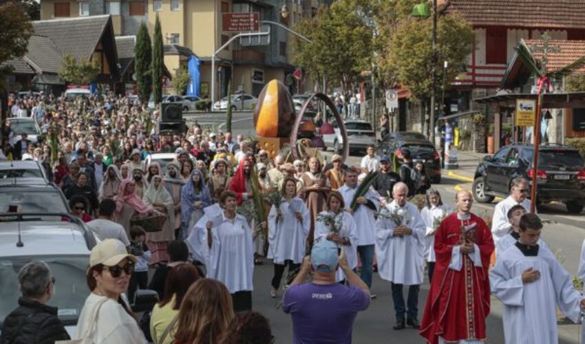 02_04_2023_ Pascoa em Gramado e Gramado Aleluia 2023 - Procissao de Ramos. Foto Cleiton Thiele/SerraPress