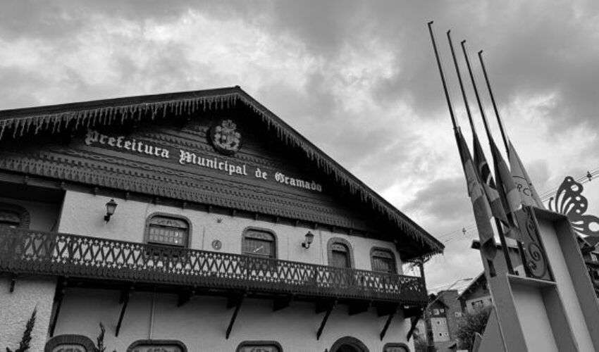 Foto Bandeira a meio-mastro