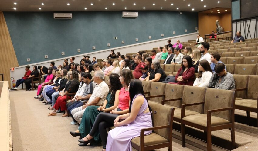 Foto Camara abre teatro