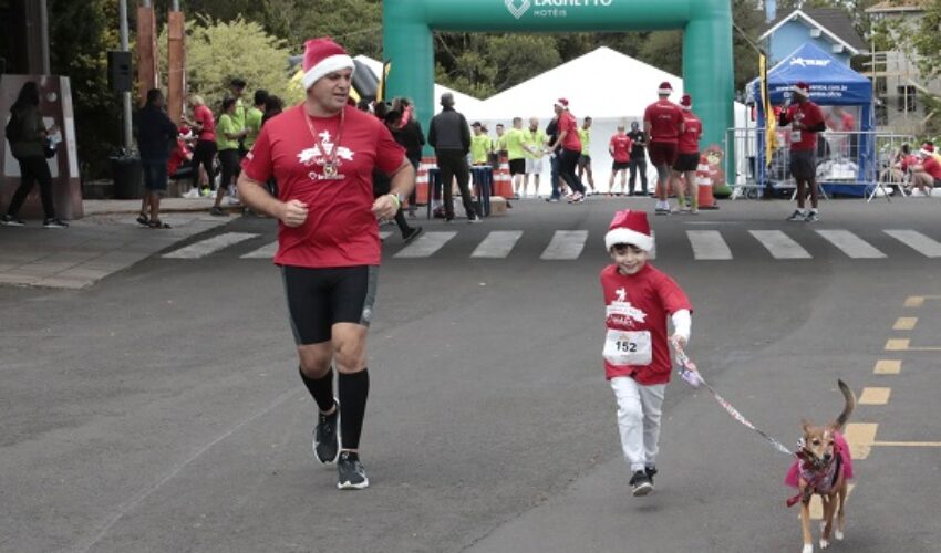 27_11_2022_37Natal Luz de Gramado - Corrida e Caminhada de Noel. Foto Cleiton Thiele/SerraPress
