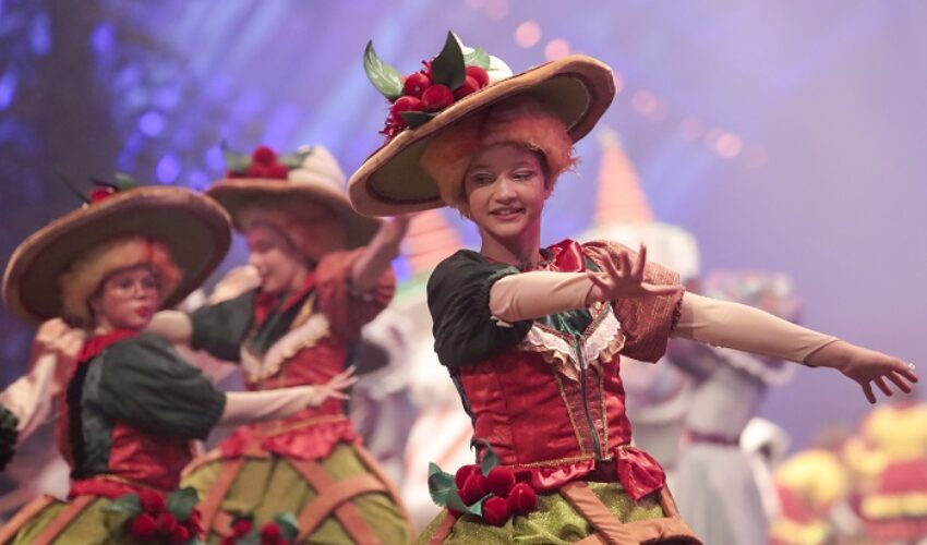 07_01_2024_38Natal Luz de Gramado - Grande Desfile. Foto Cleiton Thiele/SerraPress