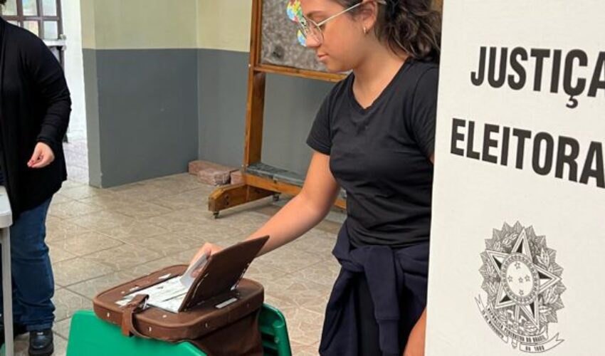 Foto Estudantes de Gramado vão às urnas para eleger seus representantes