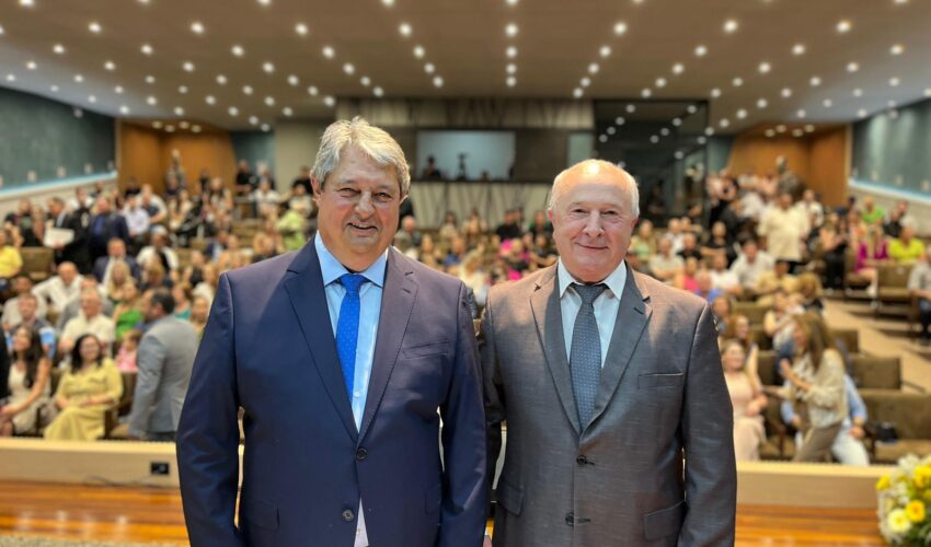 Foto - Nestor e Luia tomam posse