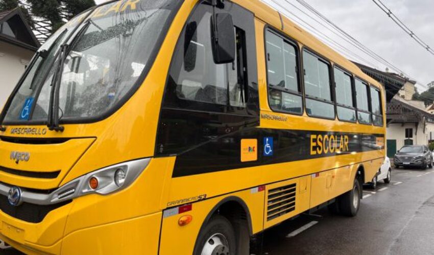 Foto Novo ônibus educação (3)