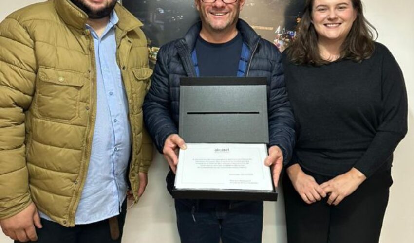 Foto Presidente da Abrasel Marcelo Wazlawick vereador Rafael Ronsoni e Gabriele Gerspan executiva da Abrasel