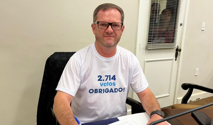 Foto Rafael agradecendo votos