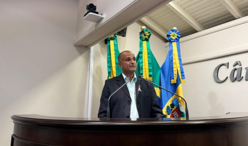 Foto Tribuna do Povo é ocupada pelo Presidente da AMA