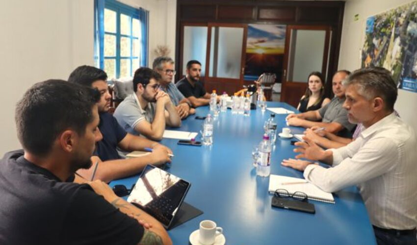 Foto Vereadores se reúnem com representantes da CORSAN para discutir problemas de abastecimento em Canela .2