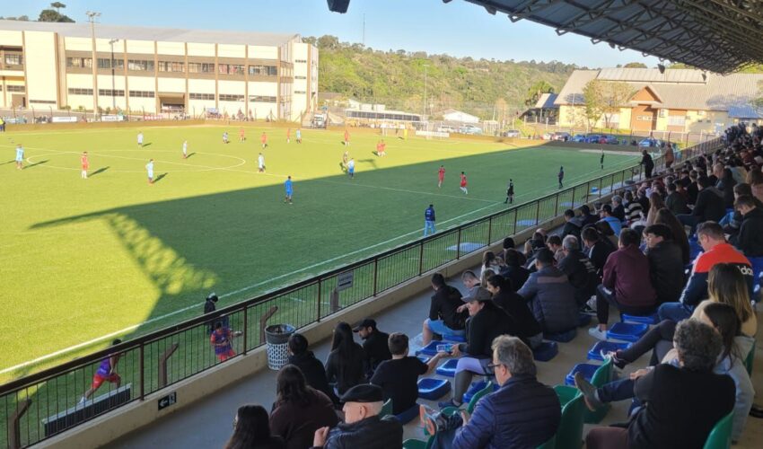 Foto Vila Olimpica Várzea.torcida e campo (1)
