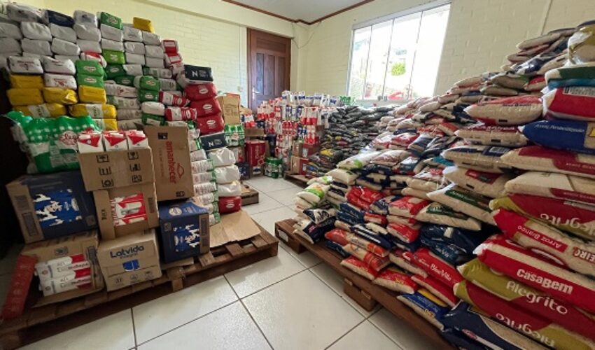 Foto alimentos arrecadados Natal Solidário 2023