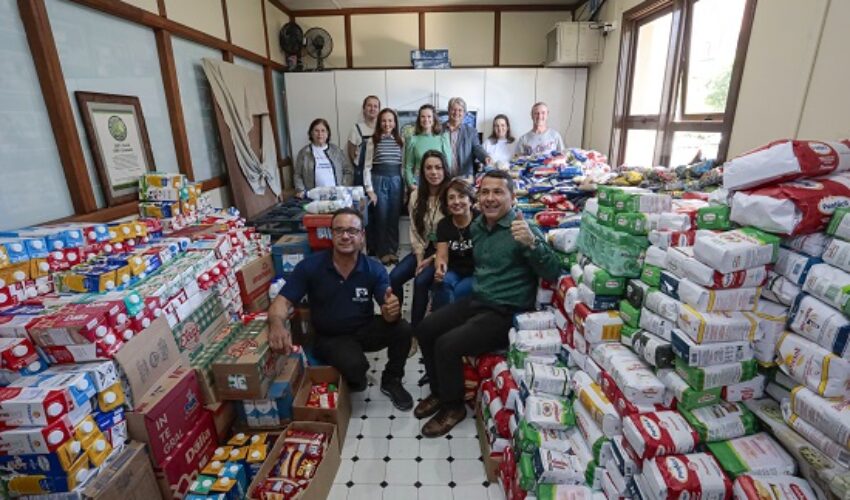06_11_2023_38Natal Luz de Gramado - Entrega dos alimentos para as Entidades. Foto Cleiton Thiele/SerraPress
