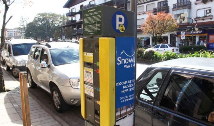 Foto estacionamento-rotativo-em-gramado