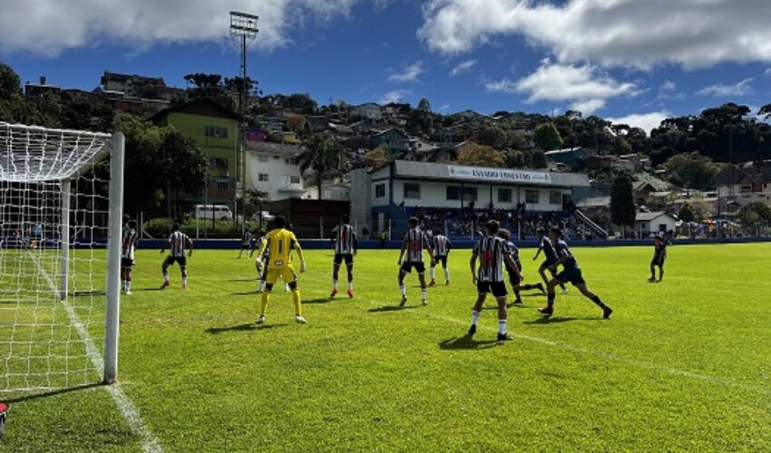 Foto jogo Ernestão