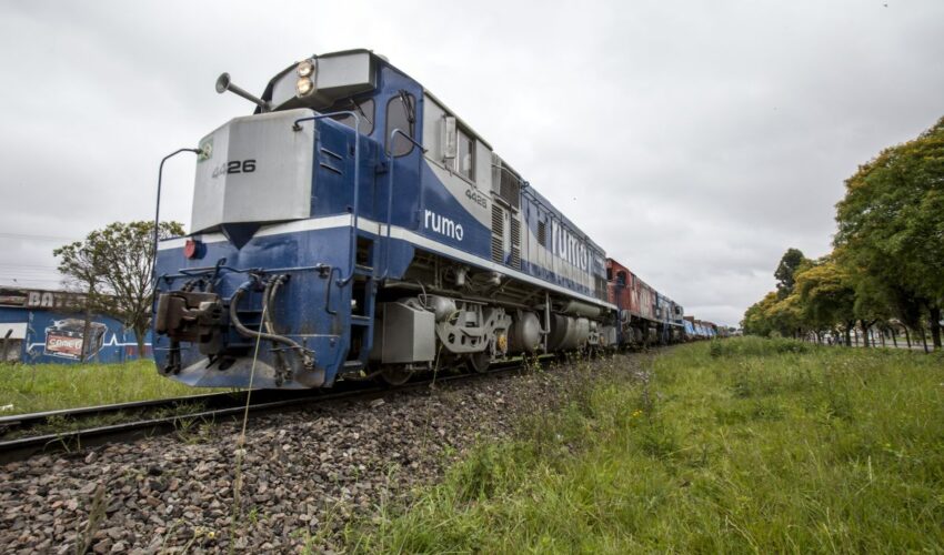 19-11-2017 - Cadáver encontrado no Cajuru, em matagal próximo à linha do trem na altura do tubo Paulo Kissula.