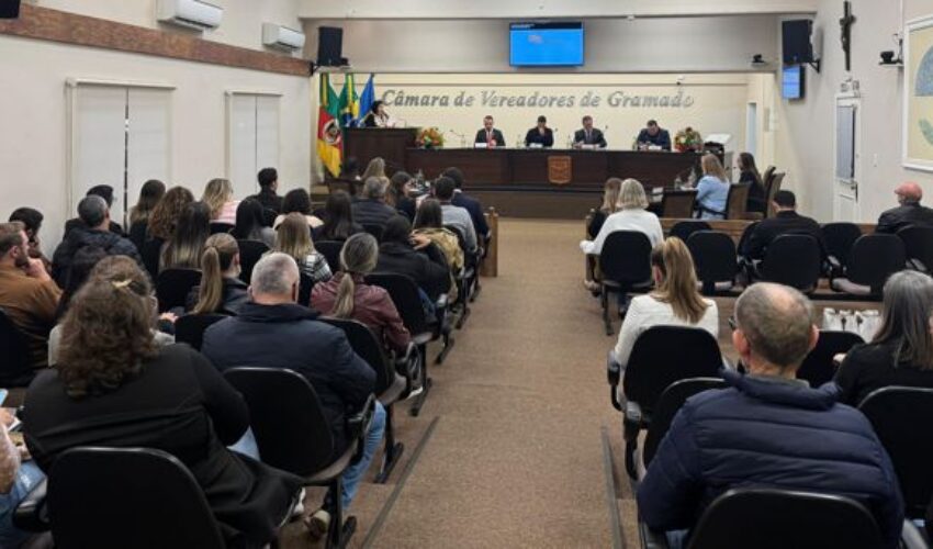 Foto vereadores em sessão