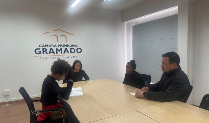 diretor da escola do legislativo e vereadores jovens